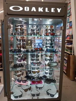 Oakley Tall