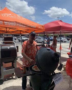 Dave Grills!